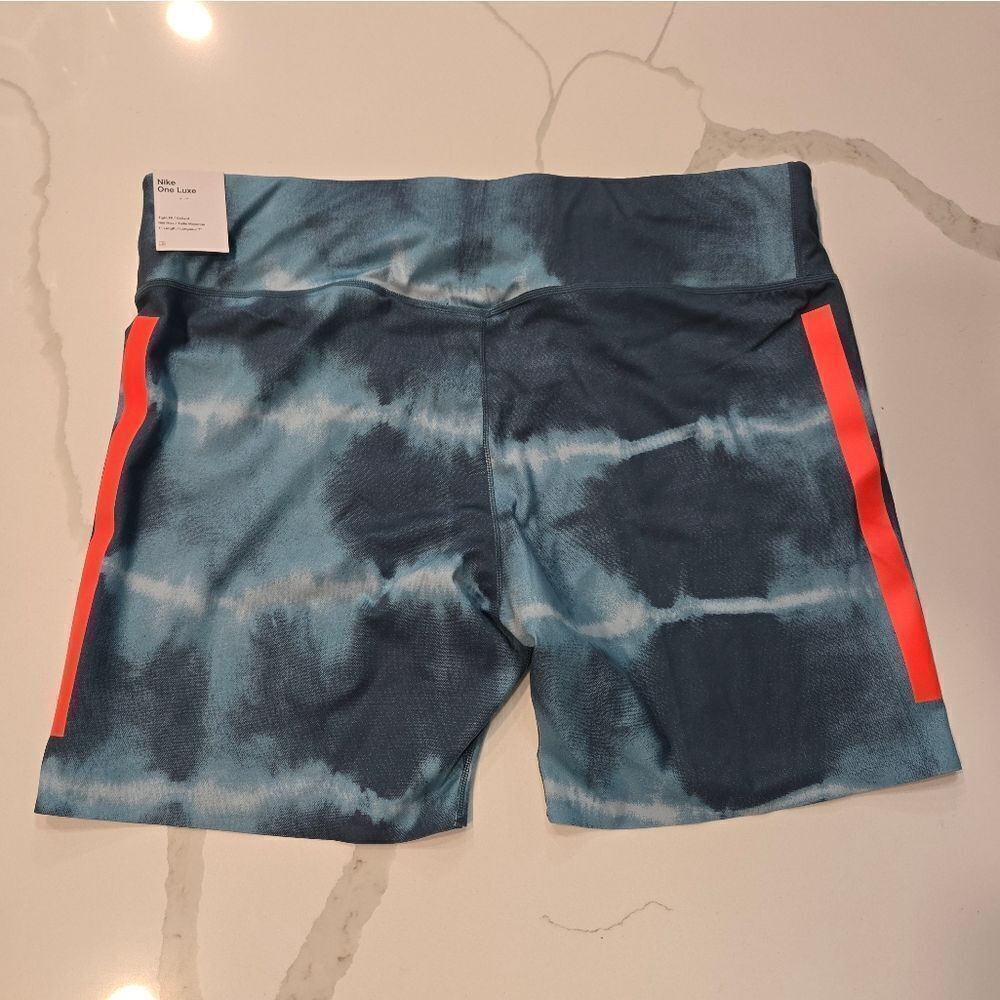 NIKE One Luxe Women’s Mide-Rise 7” Tie-Dye Training Shorts 2X - Picture 8 of 10
